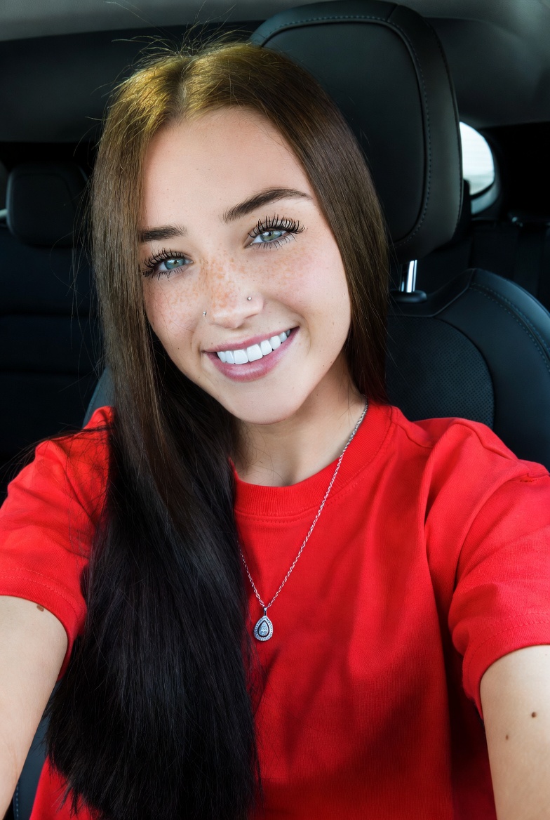 {"meta":{"image_quality":"High","image_type":"Photo/Portrait/Selfie","resolut...